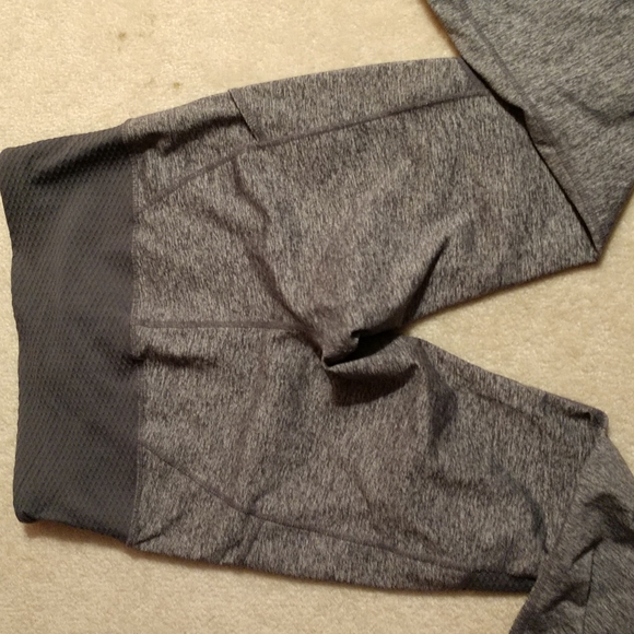 Kirkland medium grey crop leggings - Picture 5 of 5